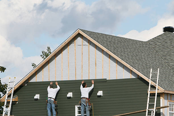 Professional Siding Contractor technician working in Hustle, VA